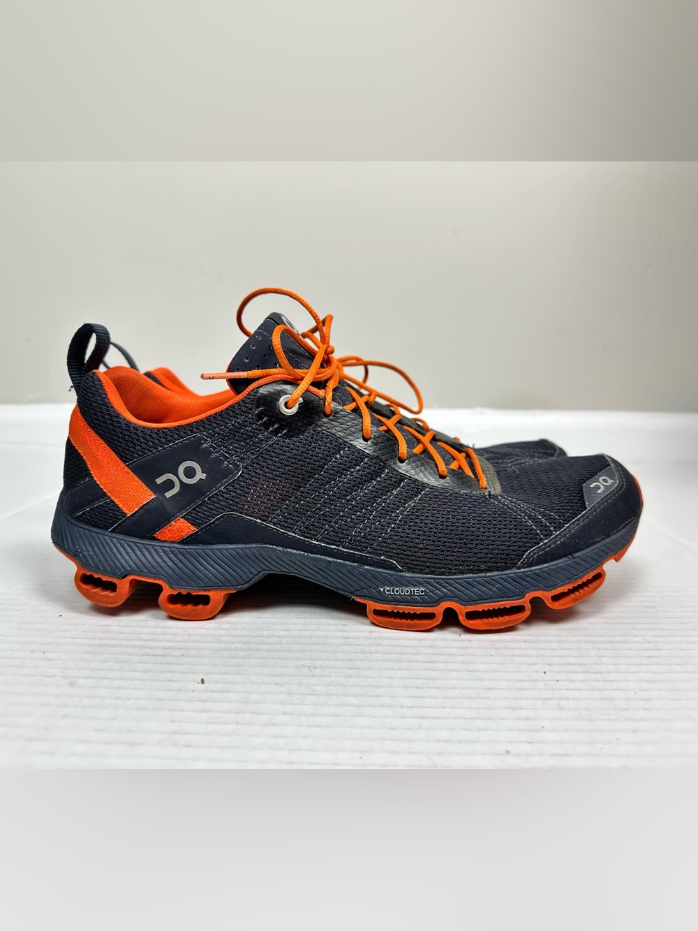On Cloudracer Men’s Dark Navy/Orange Swiss Engineering Running Shoes Size 11.5